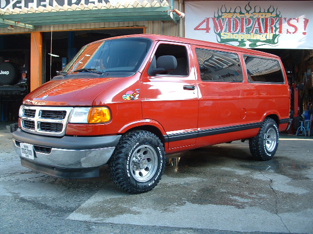 http://www.4x4life.jp/shops/2008/08/14/dodge_van.JPG